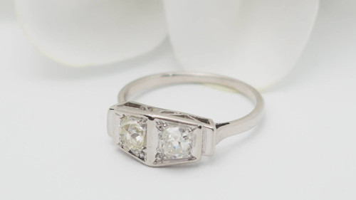 Anello Art Déco in oro bianco e platino, diamanti