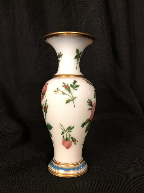 Rabatt von 25 % bis 30.11 – Balustervase aus halbopalem Kristall – Baccarat um 1840