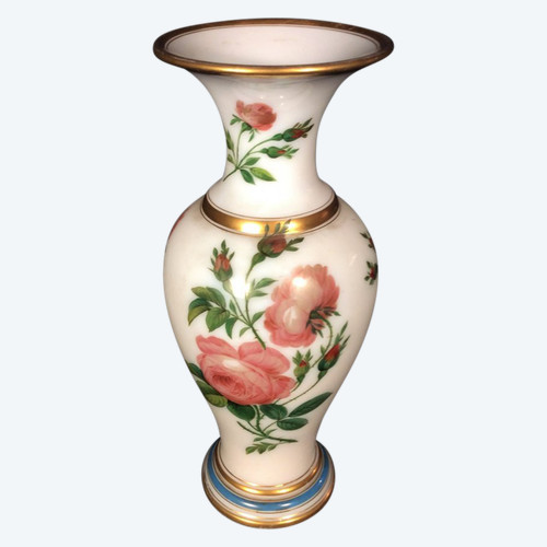 Rabatt von 25 % bis 30.11 – Balustervase aus halbopalem Kristall – Baccarat um 1840