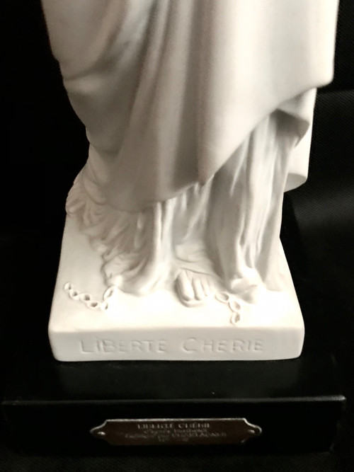 LIBERTÉ CHÉRIE / LA LIBERTÉ ÉCLAIRANT LE MONDE / LIBERTY ENLIGHTENING THE WORLD/ en biscuit 