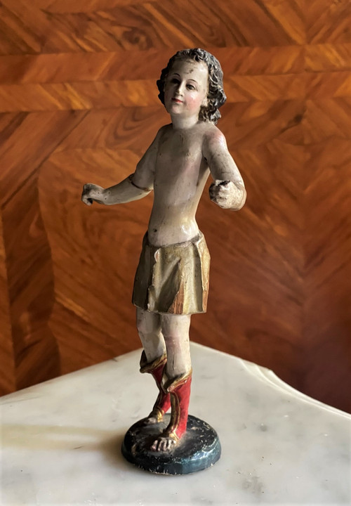 Fein geschnitzter und polychromierter Holzengel aus dem 17. Jahrhundert in Italien