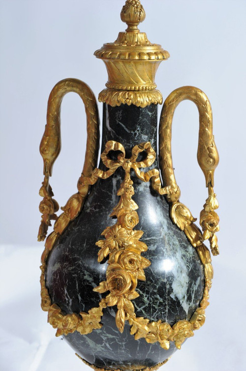 Remise 25\% jusqu'au 30.11 - Pair De Vases Décoratifs En Marbre Et Bronze Doré - XIXème