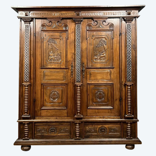 17th century RHENAN work for: Molded and richly carved wooden cabinet with column decoration