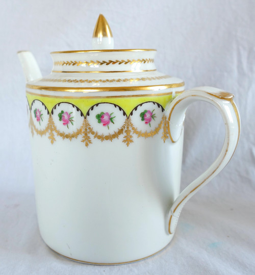Manufacture Nast: teapot in Paris porcelain gilded with gold - Empire period - signed