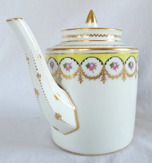 Manufacture Nast: teapot in Paris porcelain gilded with gold - Empire period - signed