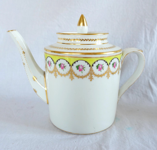 Manufacture Nast: teapot in Paris porcelain gilded with gold - Empire period - signed