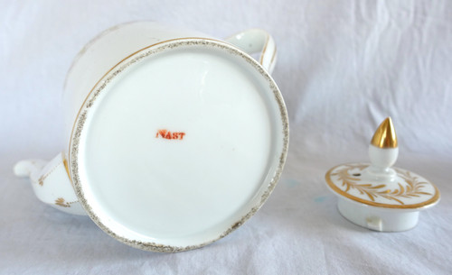 Manufacture Nast: teapot in Paris porcelain gilded with gold - Empire period - signed