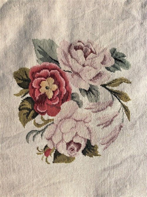 From 06.10 to 30.11 - Remise 25\% - Tapis Aux Petits Points à Fond Blanc Et Décor Floral -