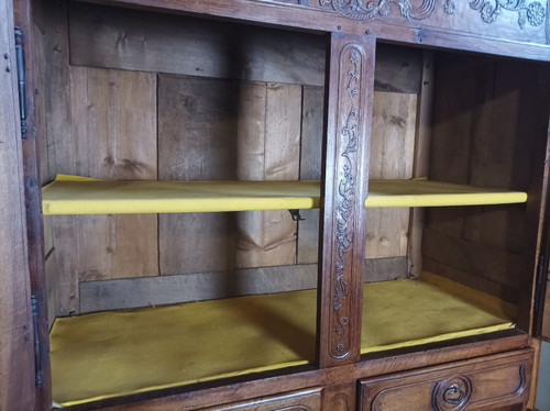 Credenza Regency a 4 ante in noce intagliato