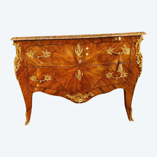  - REMISE de 25\\% - Estampillée P Roussel - Belle Commode Galbée Sur 3 Faces
