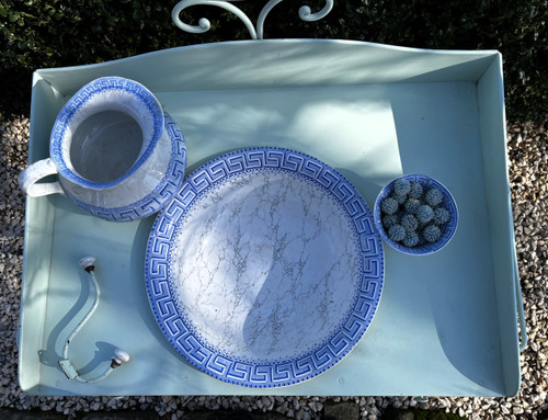 Jugendstil-Schminktisch aus lackiertem Blech mit Zubehör