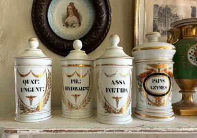 4 Paris porcelain pharmacy jars