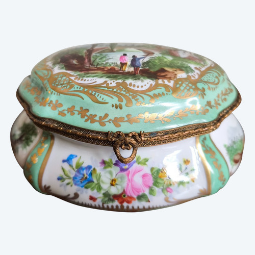 Hand-decorated Paris porcelain box