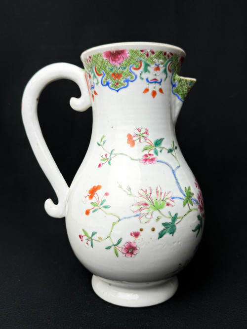 Porcelain jug from China Compagnie Indes Famille rose Qianlong period