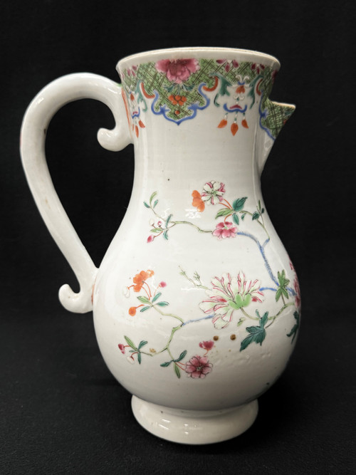 Porcelain jug from China Compagnie Indes Famille rose Qianlong period