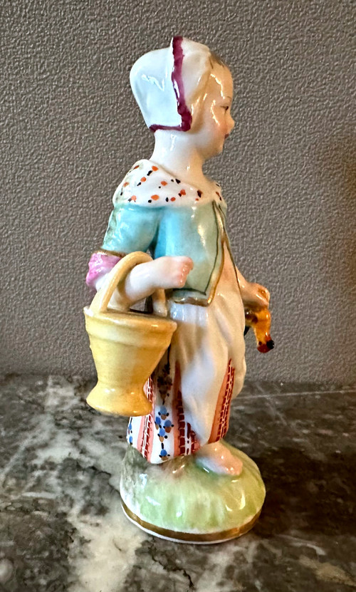 Statuina in porcellana tedesca, fine del XIX secolo