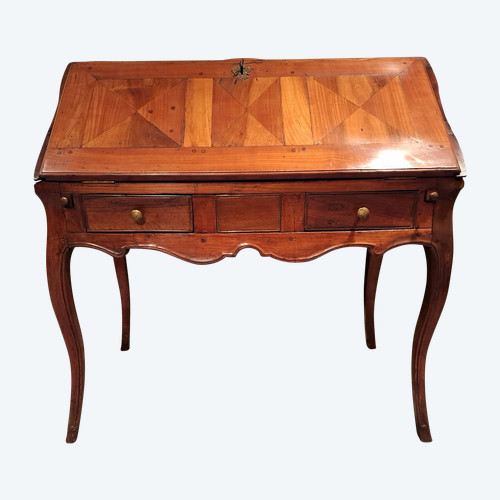 Schräger Louis XV-Schreibtisch aus Walnuss und Kirsche aus dem 18. Jahrhundert.
