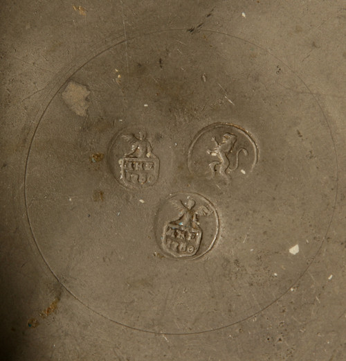 Un très rare bol de naissance en étain et laiton du XVIIIe siècle.