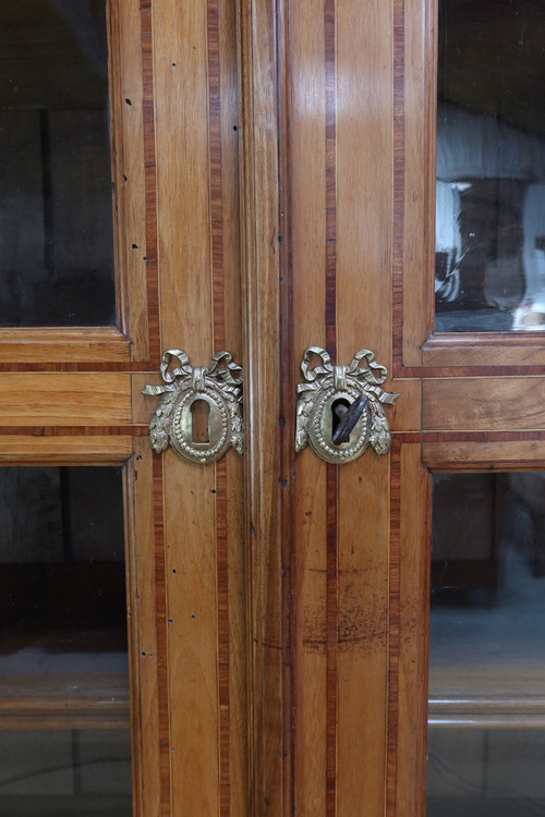 Biblioteca di proprietà di due corpi in ciliegio – Fine XVIII secolo