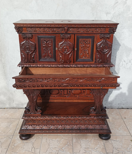 Renaissance sideboard in carved walnut 19th century