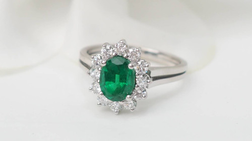 Ring Margerite aus smaragdgrünem Weißgold mit Diamanten
