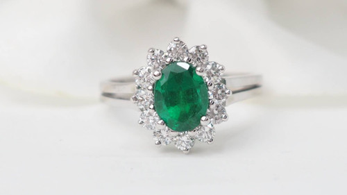 Ring Margerite aus smaragdgrünem Weißgold mit Diamanten