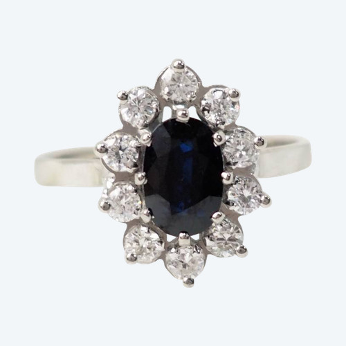 Bague entourage en or blanc, saphir et diamants