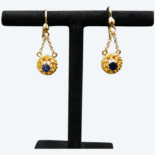 Boucles d'oreilles saphirs, or 18 carats.