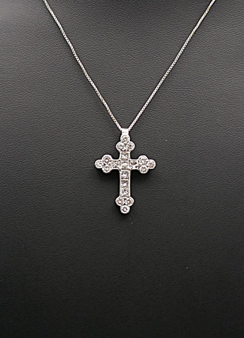 Croix Diamants Taille Princesse Et Taille Brillant Et Sa Chaîne.