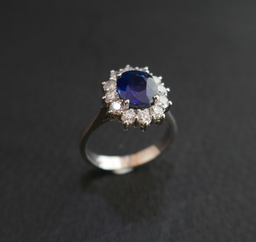 Bague Marguerite Saphir Entourage Diamants.