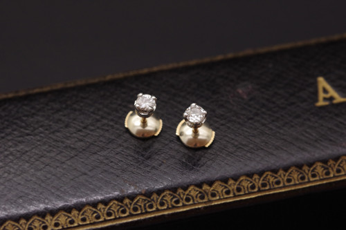 Diamant-Ohrstecker aus Platin und 18k Weißgold, Diamantchips im Brillantschliff