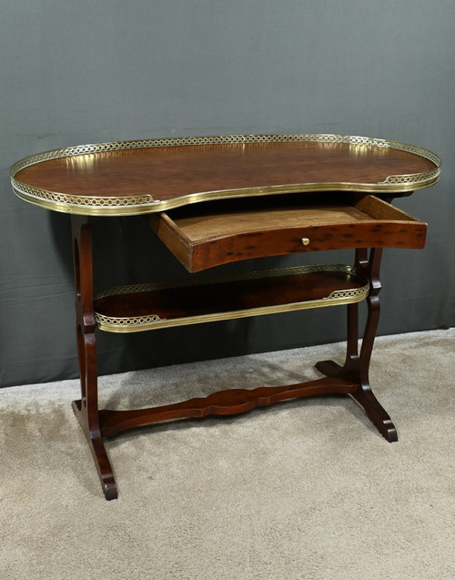 Table Rognon en Moucheté d’Acajou, estampillée “L’escalier de Cristal” – Fin XIXe