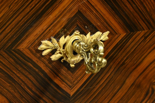 Piccola scrivania in mogano e palissandro, stile Luigi XV, periodo Napoleone III - Metà del XIX secolo