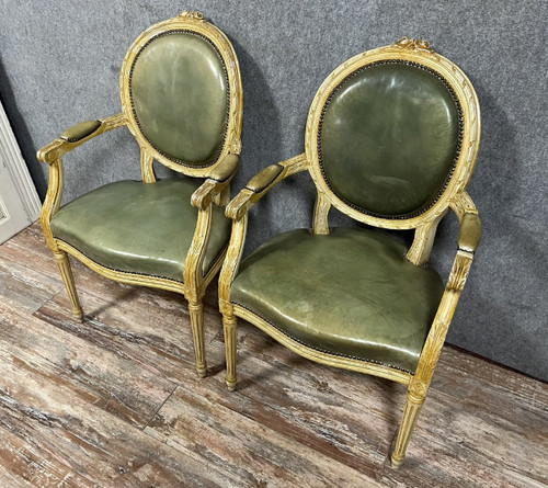 Pair of Louis XVI Cabriolet armchairs with medallion backs in ceruse wood from the 19th century