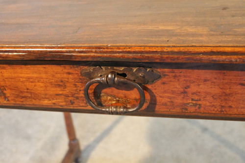 Louis XIII period writing desk in walnut Origin Périgord 17th century