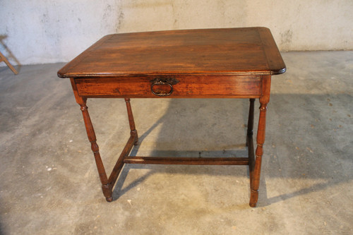 Louis XIII period writing desk in walnut Origin Périgord 17th century