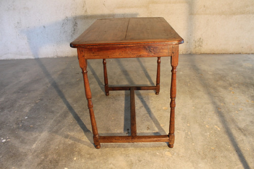 Louis XIII period writing desk in walnut Origin Périgord 17th century