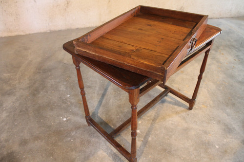 Louis XIII period writing desk in walnut Origin Périgord 17th century