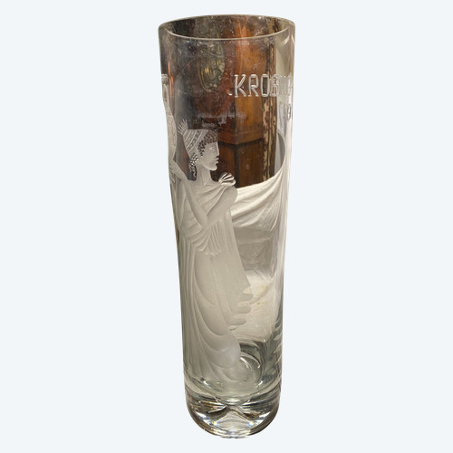 Grand Vase en cristal épais tubulaire gravé des Années "75" , Avignon à l'image d'une Déesse au vase