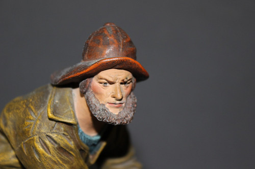Terrakotta Figur eines bretonischen Fischers Um 1900