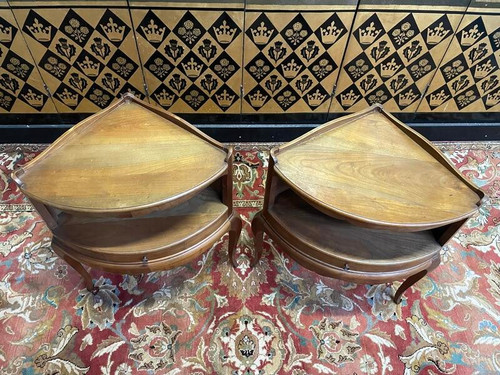 Paire de tables de chevets de style Louis XV