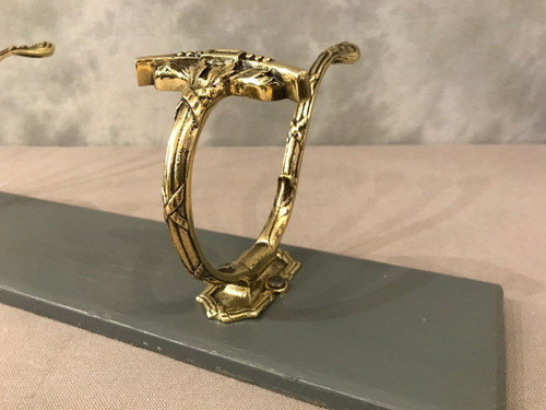 Kleiderstange, Kleiderhaken aus Bronze auf bemaltem Holz, Ende 19.
