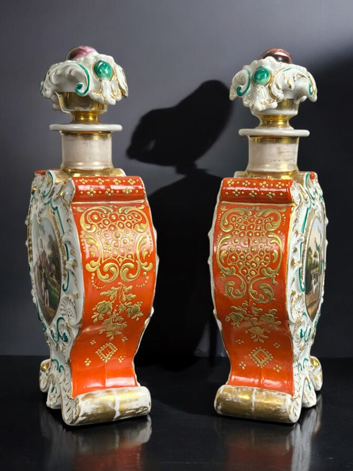 Jacob Petit ( 1796- 1868 ) Paire De Flacons En Porcelaine Polychrome De Scenes Courtoises