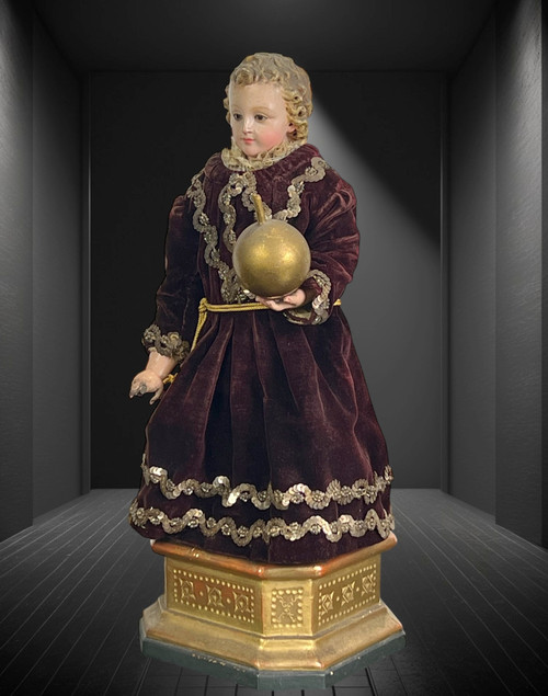 19th CENTURY JESUS CHILD IN POLYCHROME SCULPTTED WOOD ON GILDED SOCLE WITH DOUCINE
