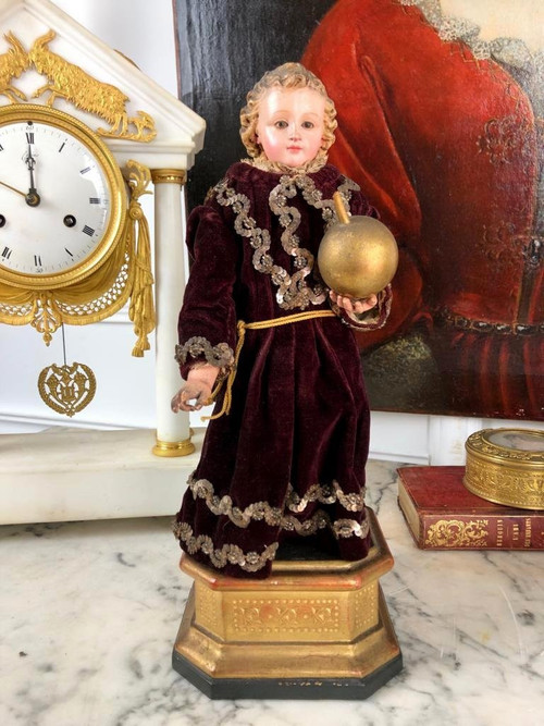 19th CENTURY JESUS CHILD IN POLYCHROME SCULPTTED WOOD ON GILDED SOCLE WITH DOUCINE