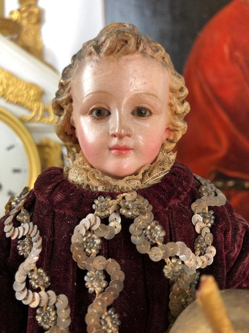 19th CENTURY JESUS CHILD IN POLYCHROME SCULPTTED WOOD ON GILDED SOCLE WITH DOUCINE