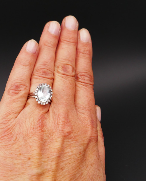 Anello con acquamarina e diamante.