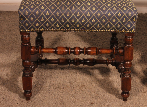 Deux Chaises Louis XIII En Noyer