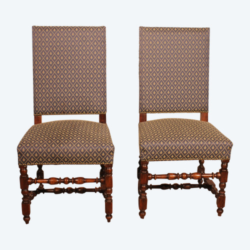 Deux Chaises Louis XIII En Noyer