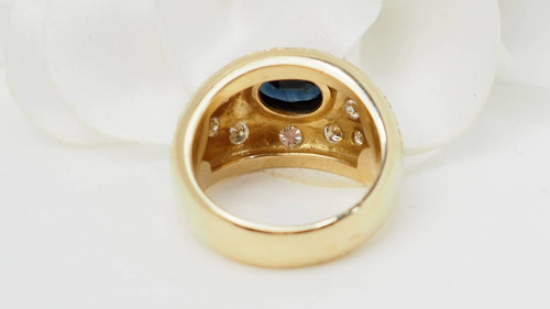 Bague Jonc en or jaune, saphir et diamants